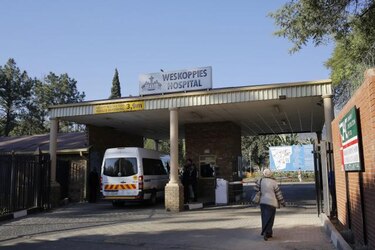 Pistorius llega a hospital siquiátrico
