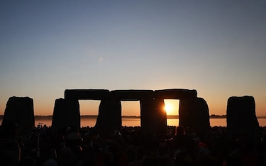 Unas 25,000 personas celebran el solsticio de verano en Stonehenge pese a la ola de calor