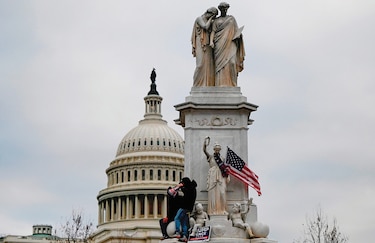 Crecen llamados para destituir a Donald Trump