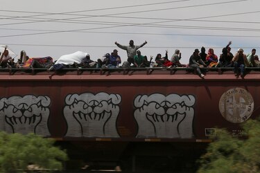 Biden y López Obrador acuerdan ‘medidas inmediatas’ para reducir los cruces fronterizos
