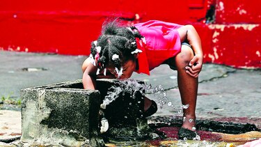 La niña y el agua