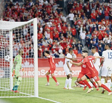Canadá vence a Panamá 4-1