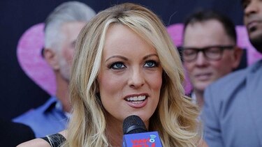 Stormy Daniels vuelve a bailar, pero ahora sin tocar