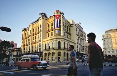 Pese a pandemia, Cuba abre puertas al turismo
