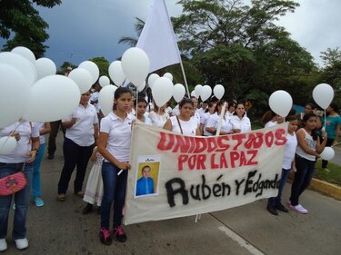 Chitreanos caminan por la Paz