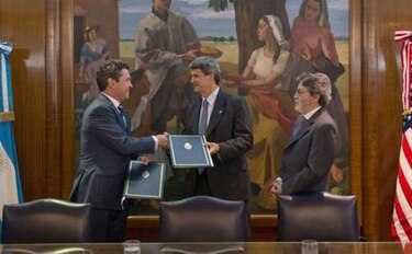 Argentina y Estados Unidos acuerdan intercambio de información tributaria