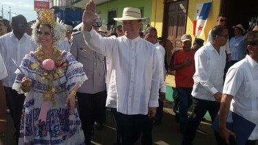 Santeños celebran los 194 años del grito de independencia de La Villa de Los Santos