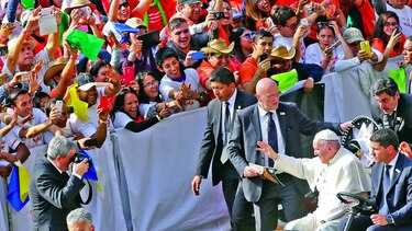 Papa insta a los jóvenes a soñar