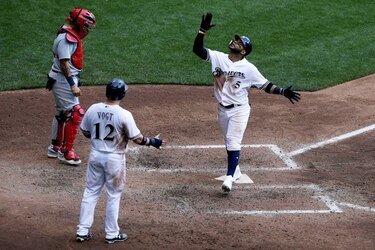 Con jonrones de Santana y Villar, Milwaukee vence a San Luis