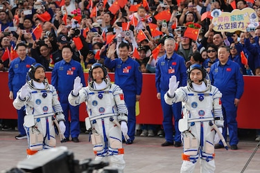La misión china Shenzhou-18 despega con éxito a la estación espacial Tiangong