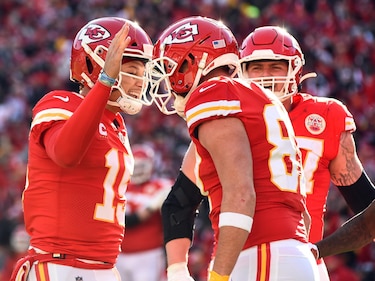 Chiefs amarran el primer lugar de la AFC con triunfo sobre Raiders