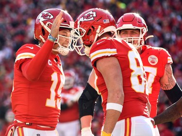 Chiefs amarran el primer lugar de la AFC con triunfo sobre Raiders