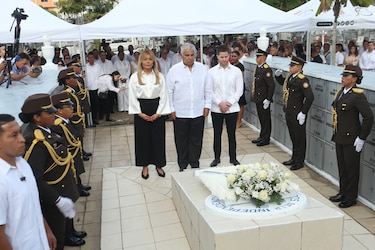 Festividades patrias empiezan con romería al cementerio Amador