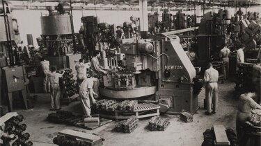 Por qué Henry Ford creó la semana laboral de 5 días hace 100 años y cómo la medida impactó al mundo