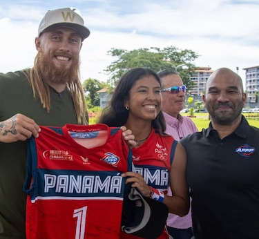 George Kittle llega a Panamá y motiva a nueva generaciones