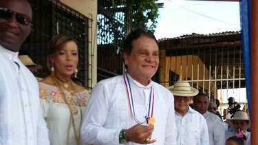 Roberto Durán recibe medalla al mérito Rufina Alfaro en San Miguelito