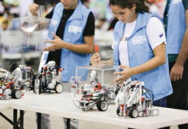 Niños asisten a competencia de robótica en China