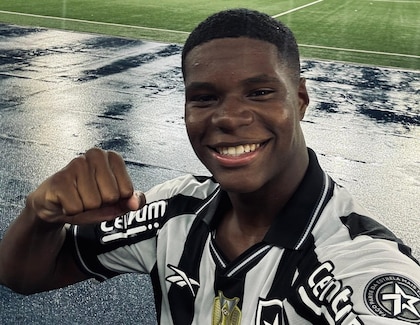 Botafogo celebra la convocatoria de Kadir Barría