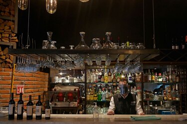 Restaurantes abren pese a orden en México