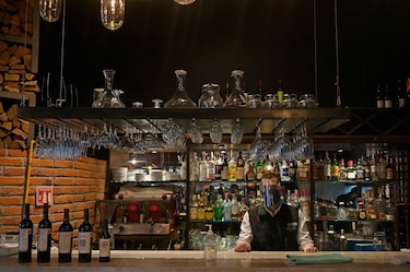 Restaurantes abren pese a orden en México