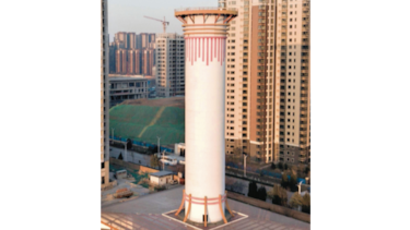 Una chimenea con aire puro intenta limpiar la atmósfera en China