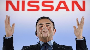 Escándalo de la Nissan amenaza con extenderse, Ghosn sigue detenido