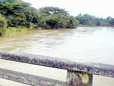 Se desborda el río Tonosí y bloquea vía hacia Macaracas