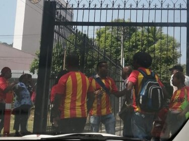 Simpatizantes del Molirena protestan frente a la Asamblea para exigir puestos en el Gobierno