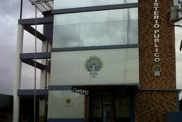 Menor de edad se entrega al Ministerio Público tras asesinato de docentes