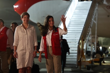 La reina Letizia llega a Cartagena de Indias y es recibida por la primera dama colombiana