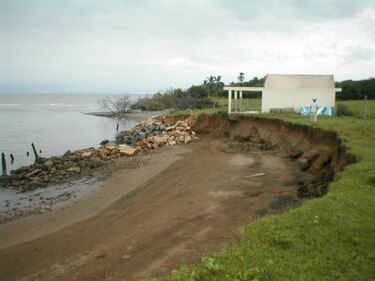 Preocupa avance del mar hacia tierra firme en playas santeñas