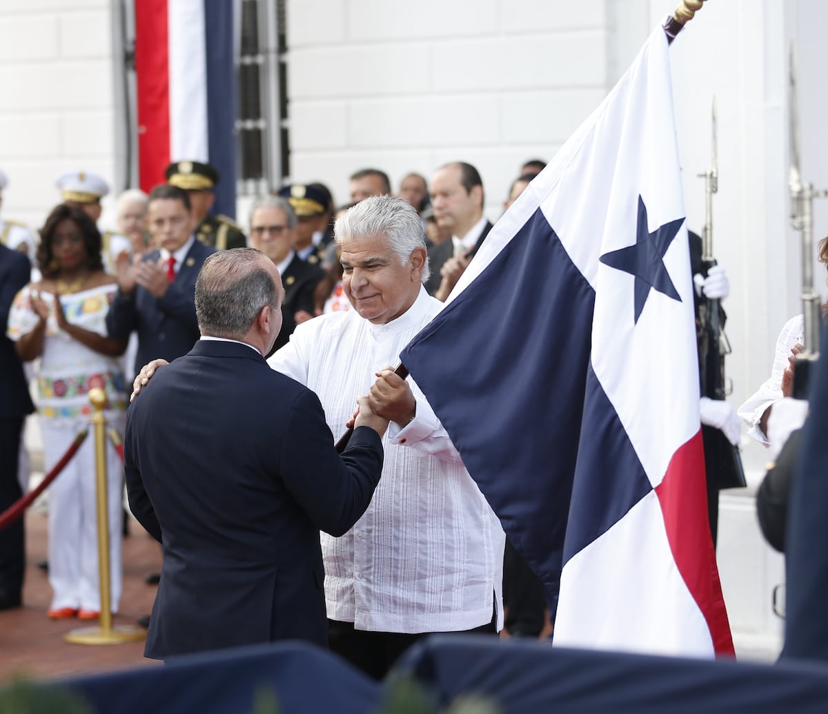 Así transcurren los coloridos desfiles por el día de los Símbolos Patrios