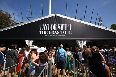 La Policía australiana investiga la supuesta agresión del padre de Taylor Swift a paparazi