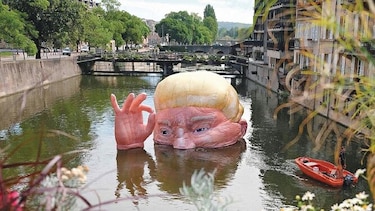 La cabeza de Donald Trump se hunde en un río francés