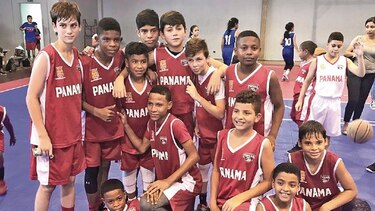 Los campeones de la Copa Amistad de Baloncesto