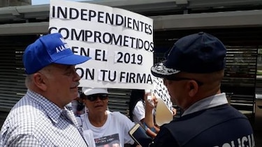 Miguel Antonio Bernal denuncia que policías intentaron impedir proceso de recolección de firmas