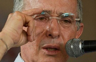 Periodistas en Colombia piden a Uribe dejar 'práctica sistemática' de calumniar