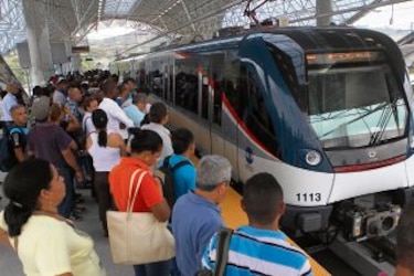 Metro operó de forma parcial ayer, por una falla