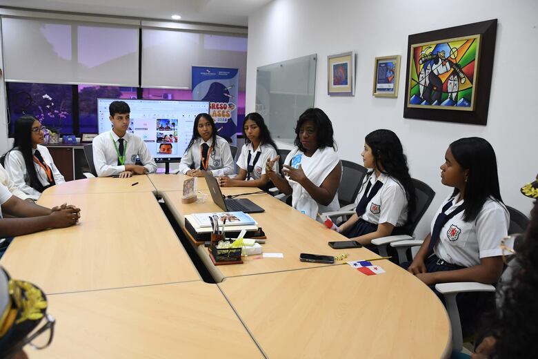 Último taller de Escuelas para Padres se realizará en diciembre con la participación de estudiantes y es obligatorio para recibir el PASE-U