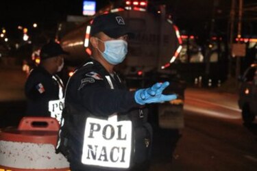 Policía Nacional retiene a 148 personas durante el toque de queda