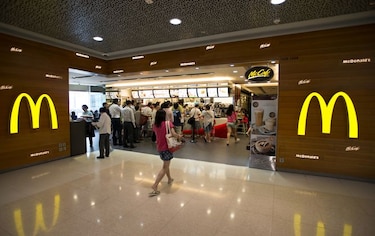 McDonald’s cierra temporalmente sus 850 restaurantes en Rusia