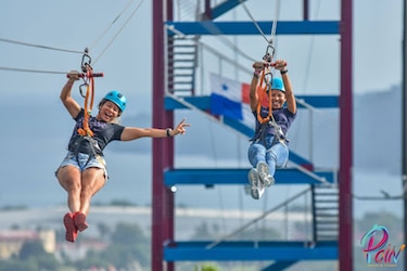 Susto: Turista queda suspendida a más de cien metros de altura en el ‘zipline’ de la Avenida Balboa