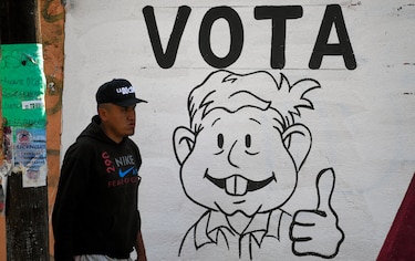 López Obrador seguirá en la presidencia de México tras referendo con baja participación