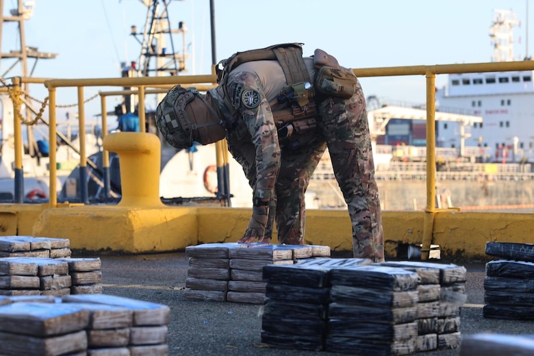 Senan decomisa 800 kilos de droga cerca de isla Chepillo
