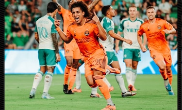 Con un golazo de chilena del panameño Coco Carrasquilla, el Houston Dynamo sumó otra victoria