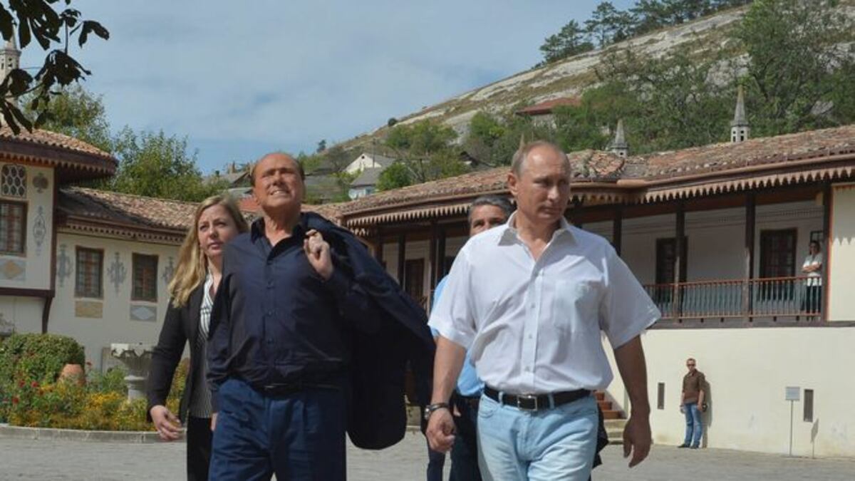 Ucrania declara persona non grata a Silvio Berlusconi por visitar Crimea