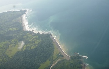 Rescatan a ocho pasajeros de lancha que quedó a la deriva en costa sur de Azuero