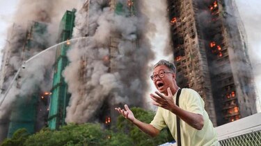 Un enorme incendio en un complejo de rascacielos residenciales en Hong Kong deja al menos 44 muertos y cientos de desaparecidos