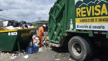 Revisalud comienza operativo para recoger árboles de Navidad en San Miguelito