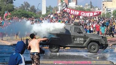 Chilenos intentan retornar a la normalidad, tras protestas